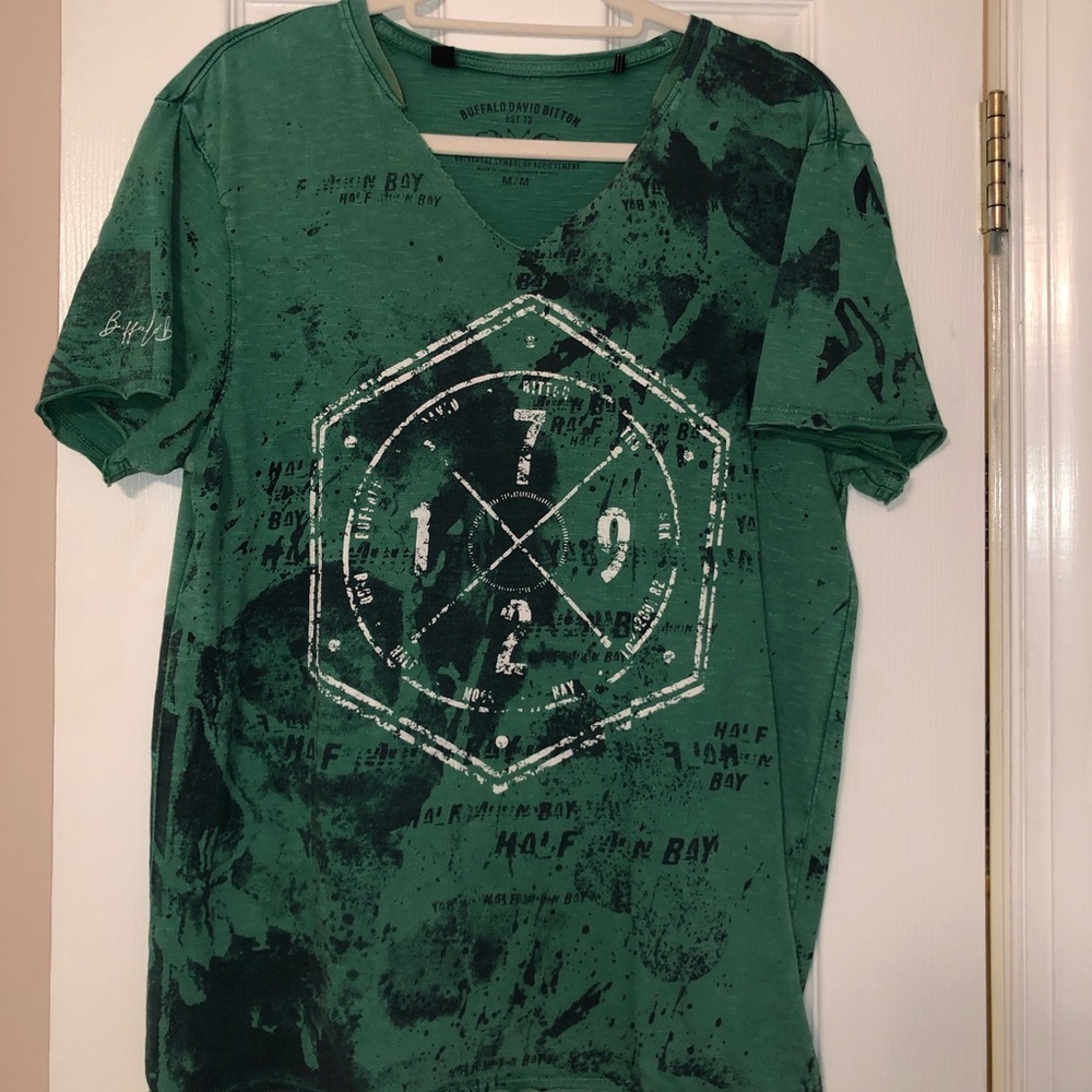 graphic tee